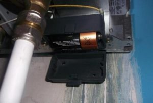 Газовая колонка хлопает